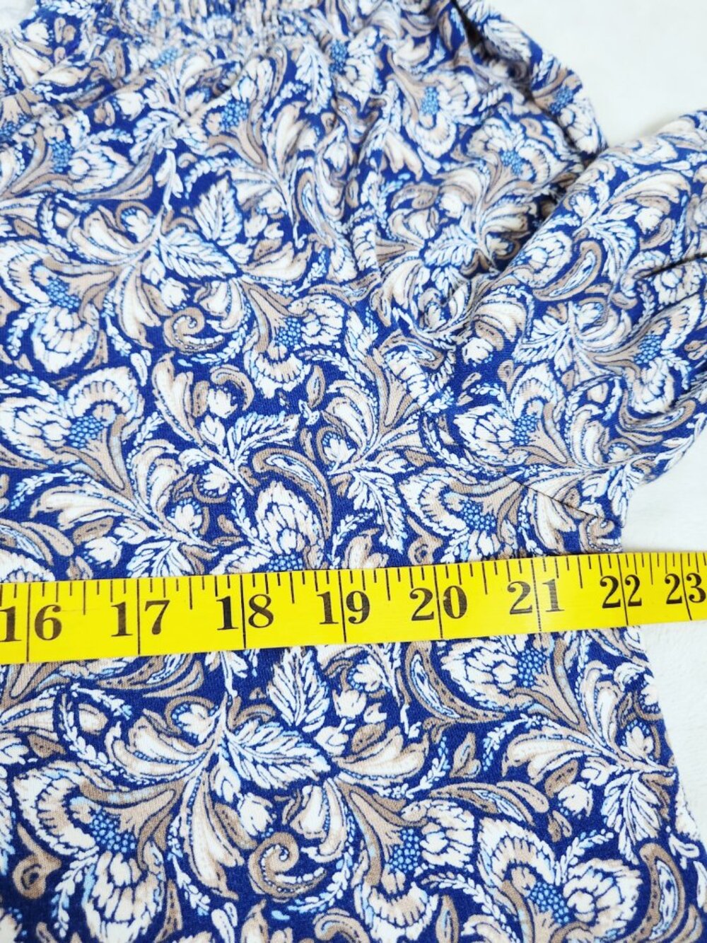 Croft Barrow Womens Top Size XL Blue Henley Long Sleeve Blue Smocked Shoulders - Picture 9 of 11